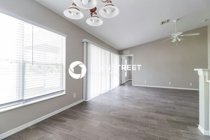 3010 Sw 11th Pl - Photo 6 of 16