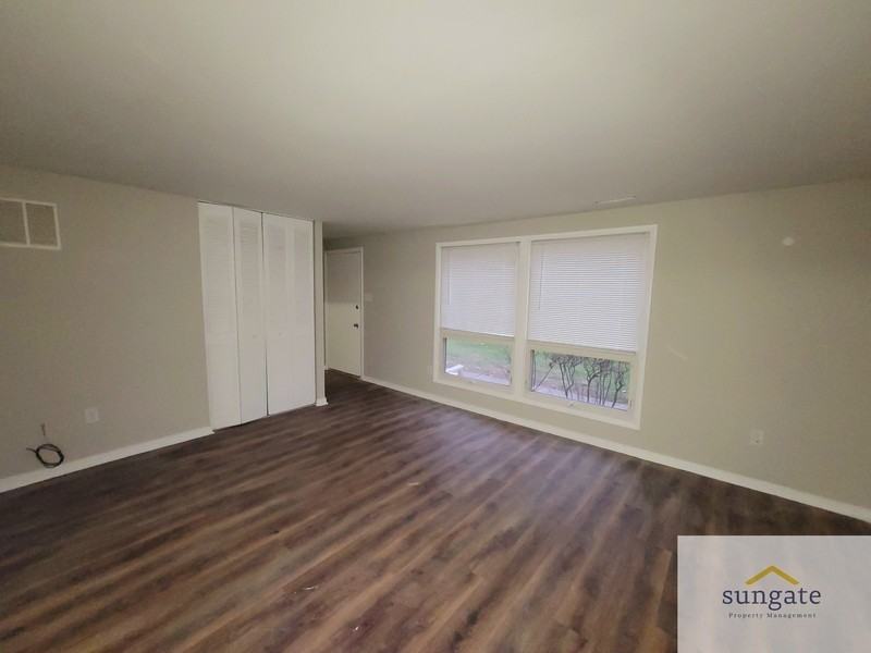 488 West Ct - Photo 3 of 20