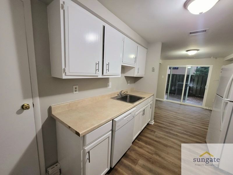 488 West Ct - Photo 6 of 20