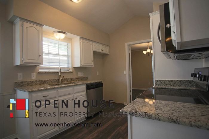 1922 Robin Meadow Dr - Photo 5 of 14