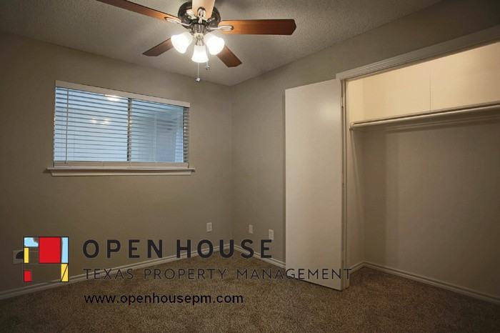 1922 Robin Meadow Dr - Photo 7 of 14