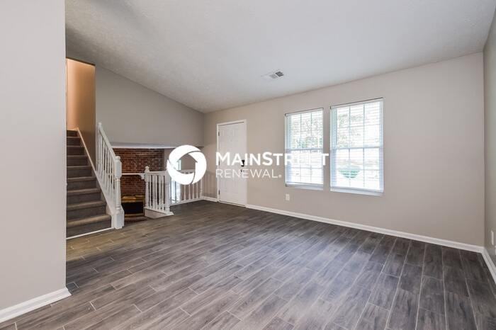 5097 Martins Crossing Rd - Photo 4 of 17