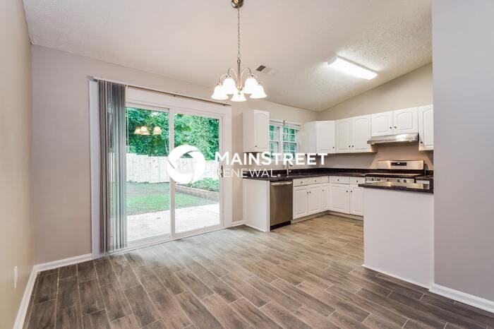 5097 Martins Crossing Rd - Photo 7 of 17