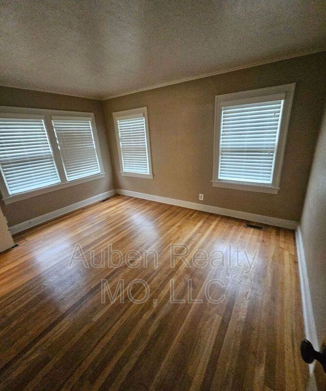 5320 Rockhill Rd - Photo 2 of 3