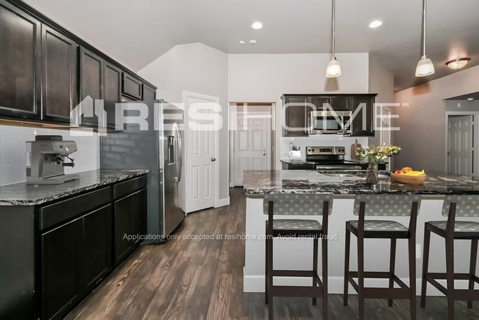 8191 Brighton Avenue - Photo 3 of 19