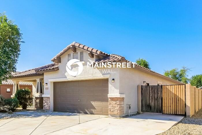 8738 S 57th Dr - Photo 3 of 16