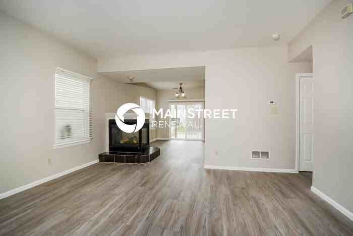 2016 Village Glen Dr - Photo 5 of 17