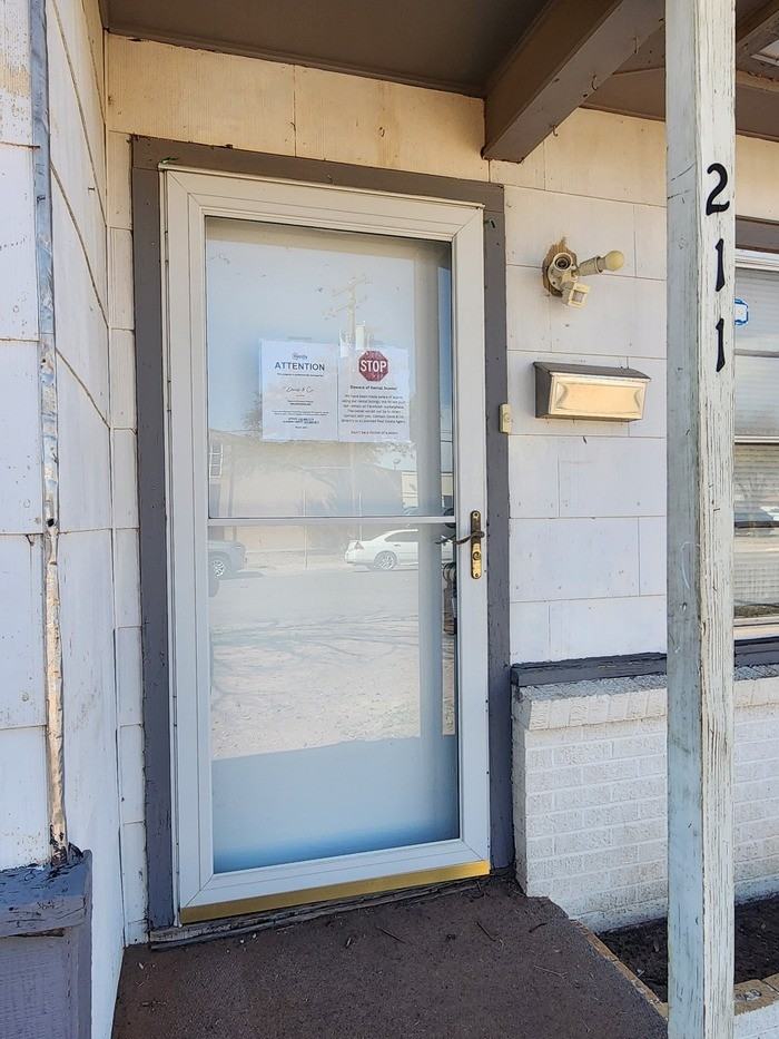 211 Peach St - Photo 2 of 26