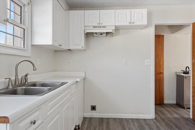 111 S Elder Ln - Photo 3 of 6