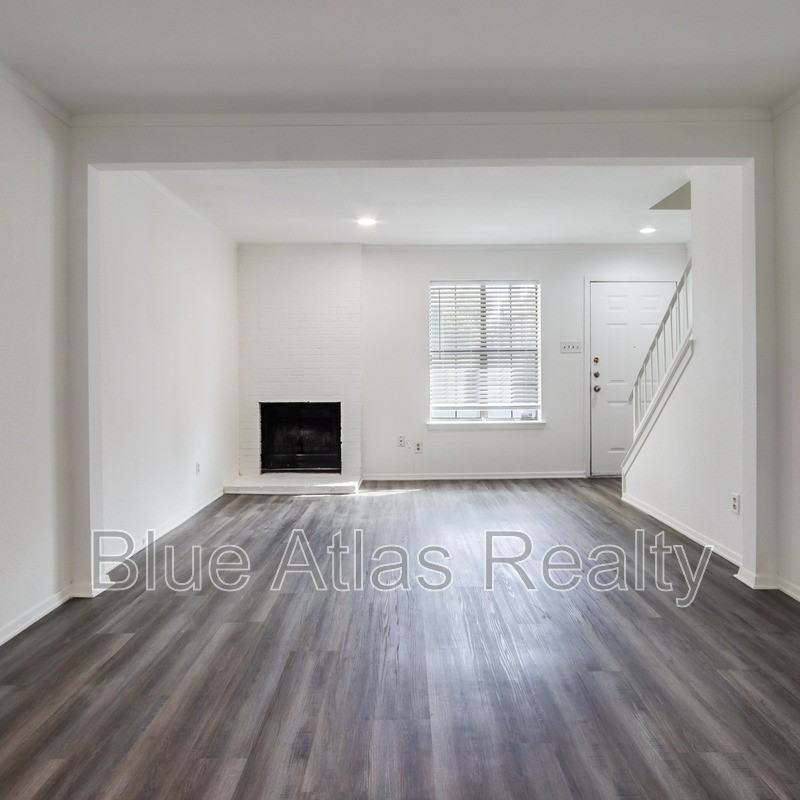 2718 Wimbledon Ct - Photo 2 of 10