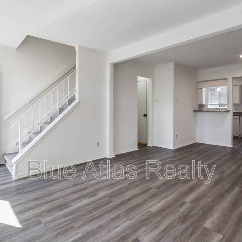 2718 Wimbledon Ct - Photo 3 of 10