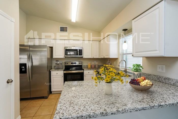 3226 Sw 5th Pl - Photo 3 of 18