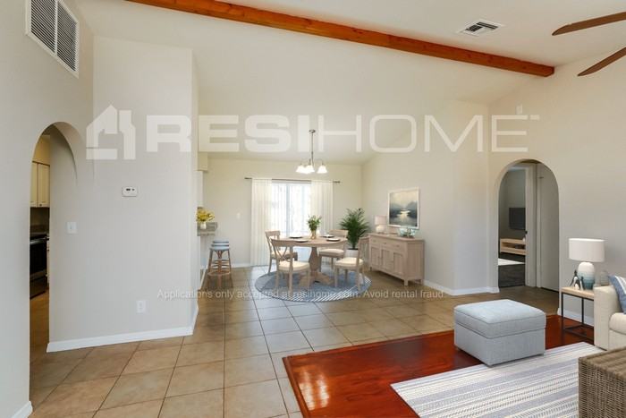 3226 Sw 5th Pl - Photo 5 of 18