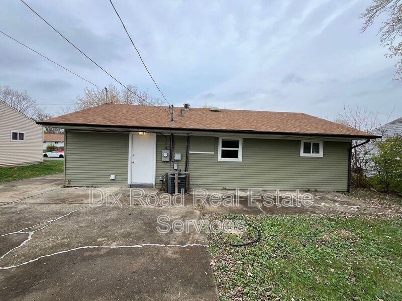 4914 Gardendale Ave - Photo 3 of 12