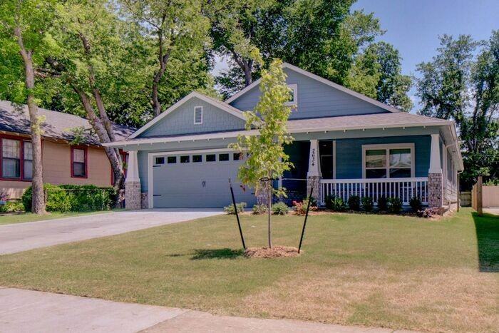 2634 E 8th St - Photo 2 of 33