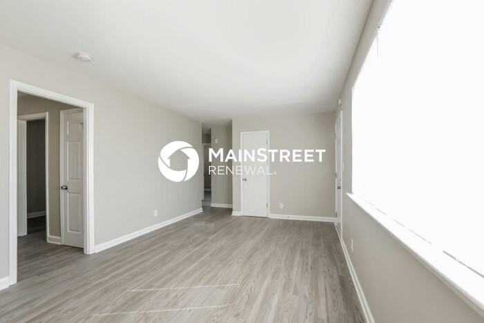 1913 Finchley Dr - Photo 4 of 16