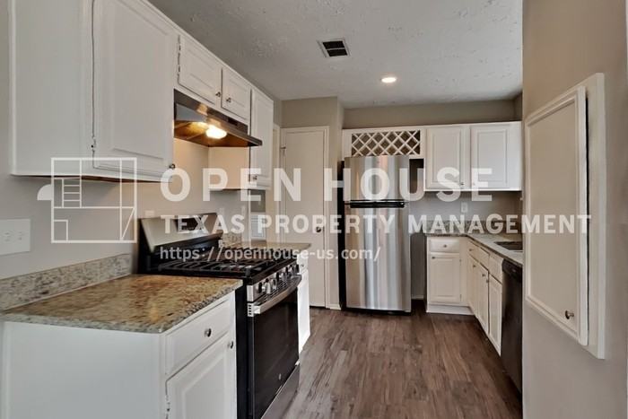 2010 Creekshire Dr - Photo 6 of 21