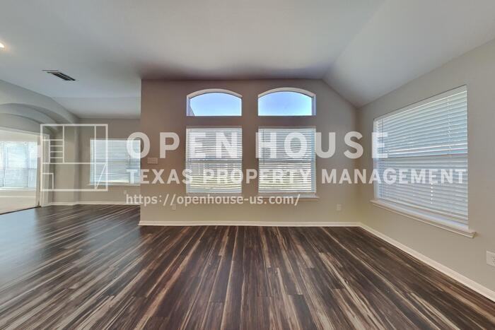 22430 Bristolwood Ct - Photo 5 of 20