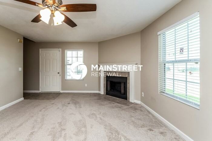 9602 Sleepy Hollow Ln - Photo 4 of 17