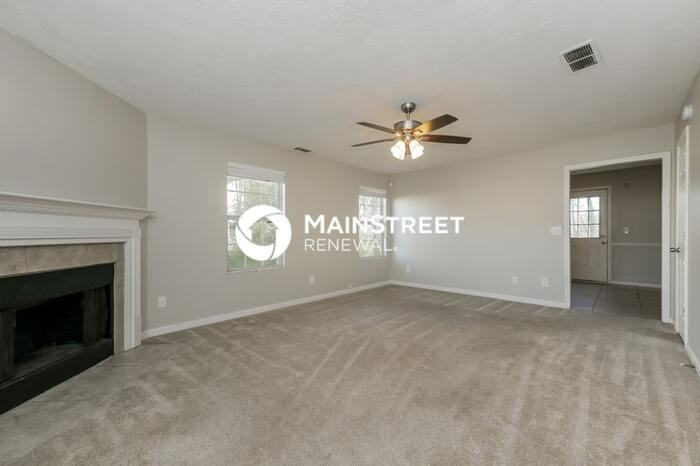 9602 Sleepy Hollow Ln - Photo 5 of 17