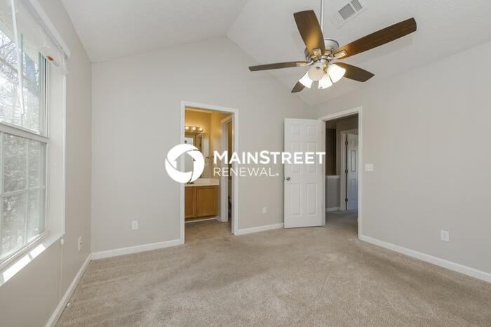 9602 Sleepy Hollow Ln - Photo 6 of 17