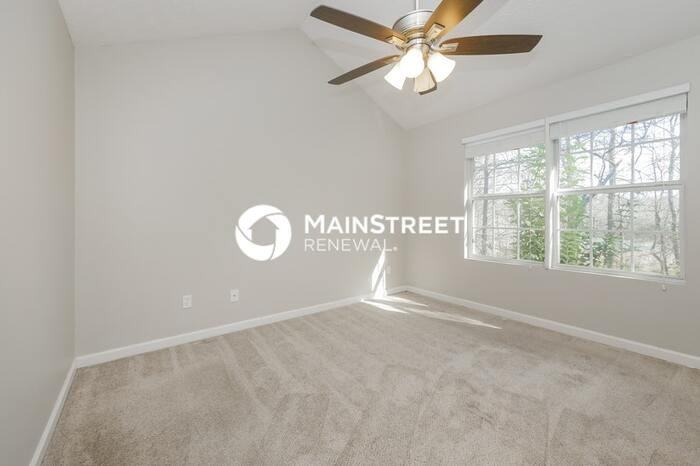 9602 Sleepy Hollow Ln - Photo 7 of 17