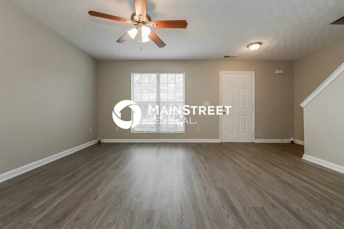 3798 Waldrop Ln - Photo 4 of 17