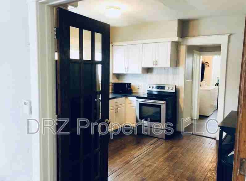 1017 Bridge St Nw - Photo 3 of 14