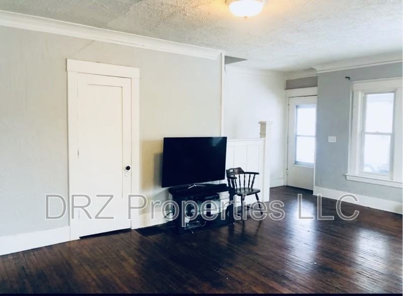 1017 Bridge St Nw - Photo 4 of 14