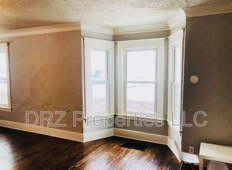 1017 Bridge St Nw - Photo 5 of 14