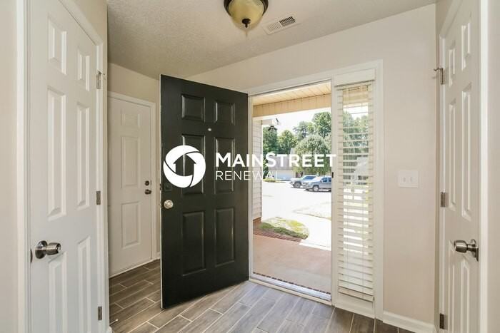 9 Mahogany Ct - Photo 3 of 17