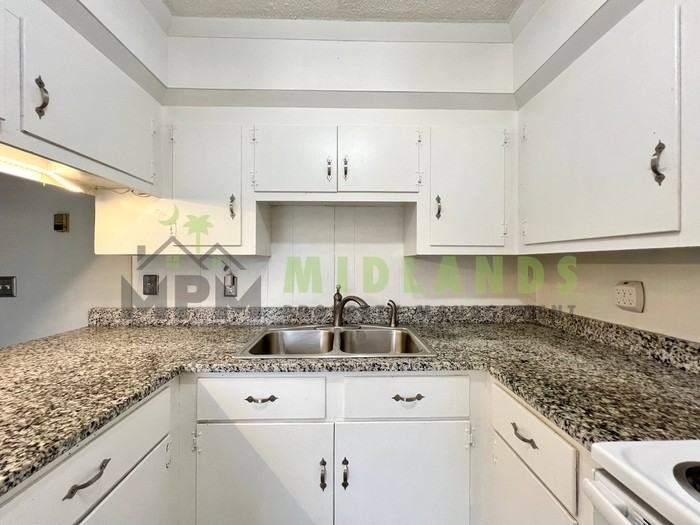 623 Henderson St - Photo 7 of 23