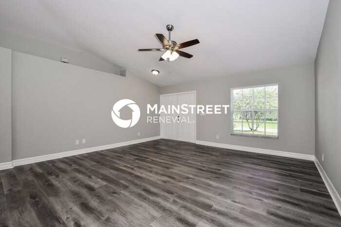 1326 Ne 3rd Ave - Photo 3 of 16