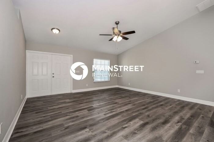 1326 Ne 3rd Ave - Photo 4 of 16