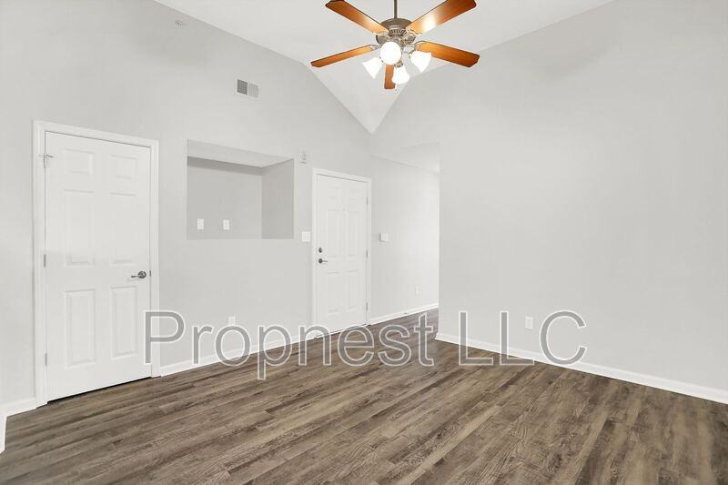 771 Barrington Woods Cv #4 - Photo 3 of 15