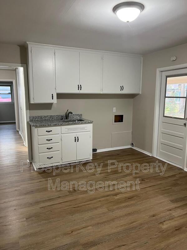 4035 Keating Dr - Photo 4 of 15