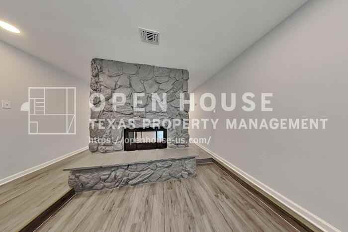 4135 Lufborough Dr - Photo 4 of 22