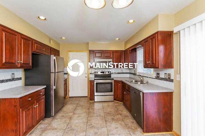 4813 Grecian Ct - Photo 5 of 17