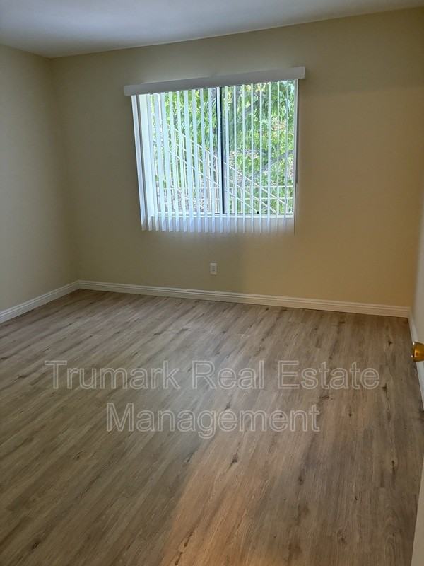 2421 Montrose Ave #201 - Photo 5 of 6