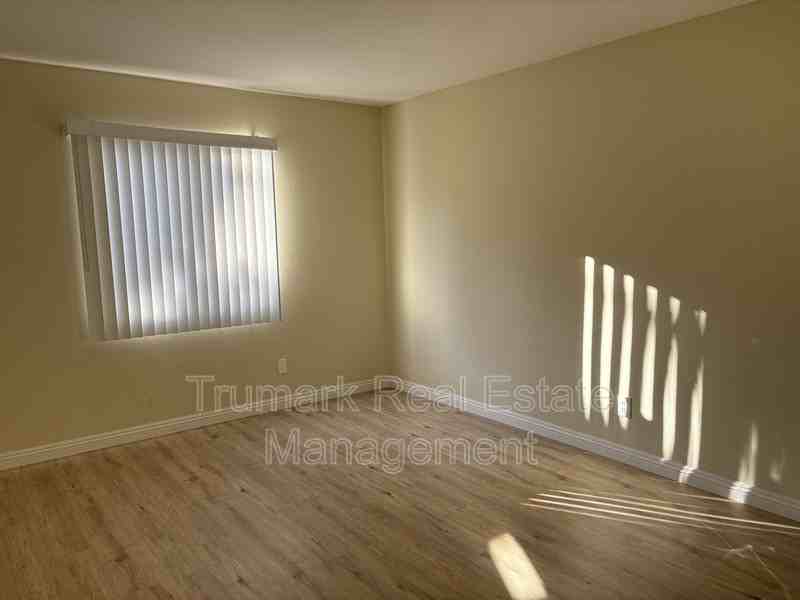 2421 Montrose Ave #201 - Photo 6 of 6