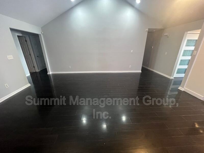 6381 Klondike River Rd - Photo 5 of 28