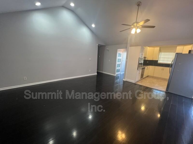 6381 Klondike River Rd - Photo 7 of 28