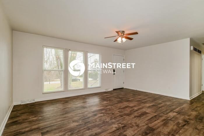 1540 Charlotte Dr - Photo 6 of 17