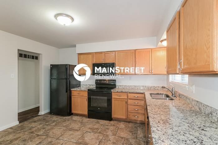 1540 Charlotte Dr - Photo 7 of 17