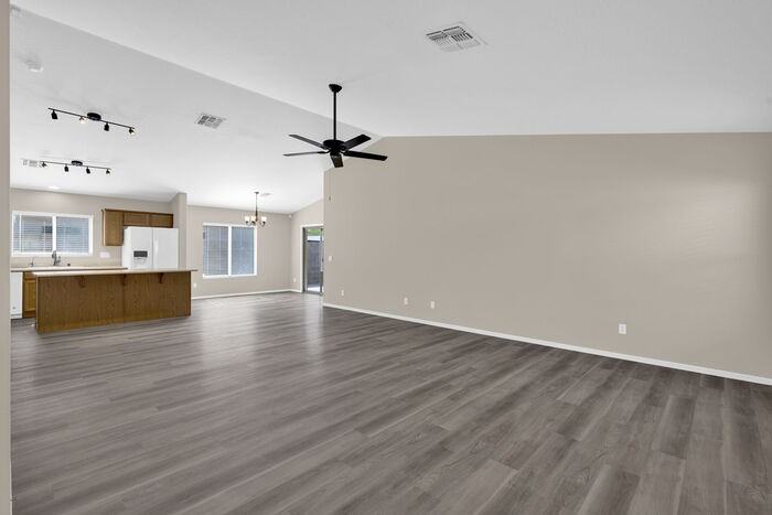 17161 W Port Royale Ln - Photo 5 of 29