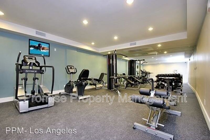 12837 Moorpark St #PH7 - Photo 3 of 35