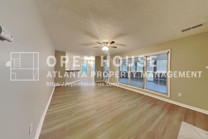 1464 Claredon Dr - Photo 4 of 20