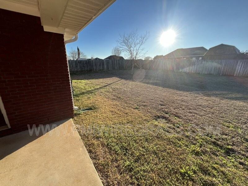 267 Maree Dr - Photo 5 of 29