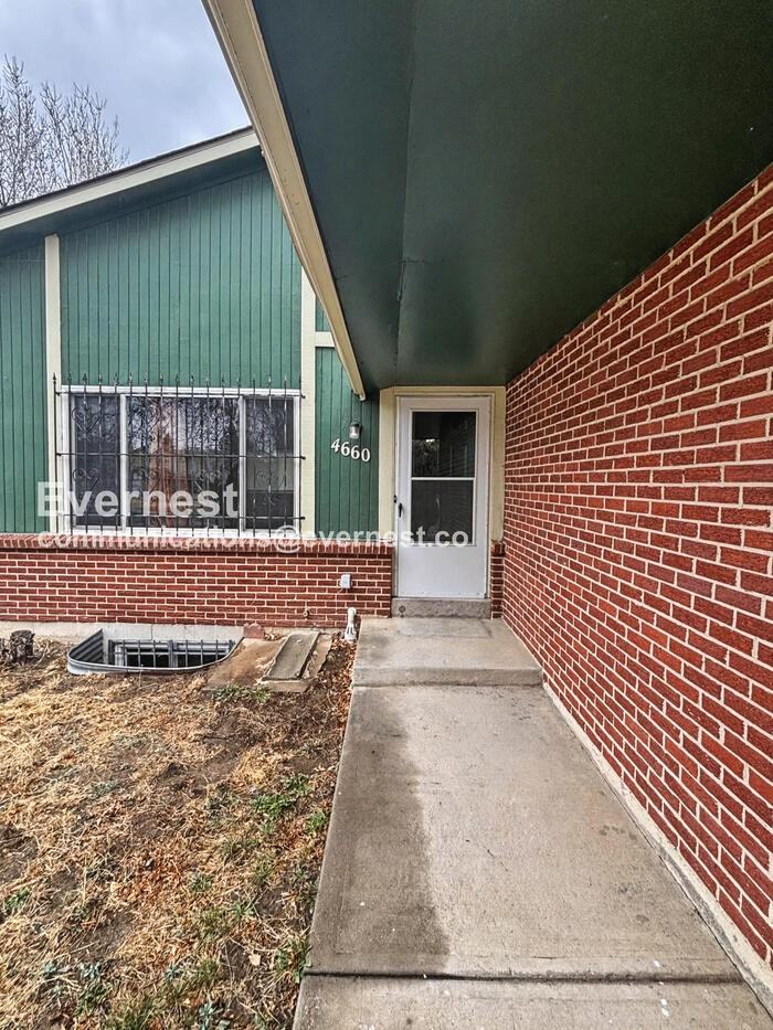 4660 Anjelina Cir N - Photo 2 of 27