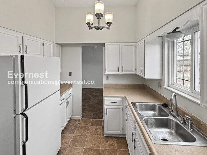 4660 Anjelina Cir N - Photo 4 of 27